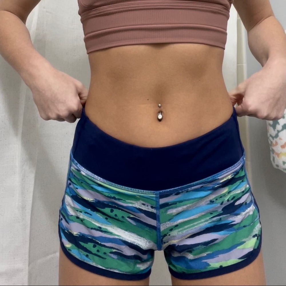 LULULEMON SPEED UP SHORTS 2.5 INCH